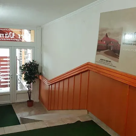 Ket Vandor Fogado